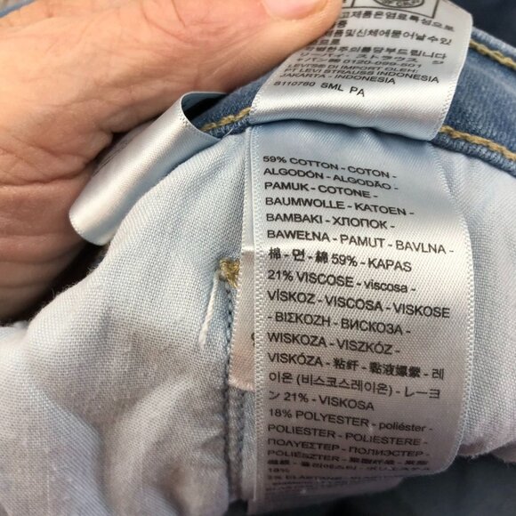 Levis Womens Jeans Sie 18W Classic Straight Leg Light Blue Denim Casual Ankle - Picture 9 of 14